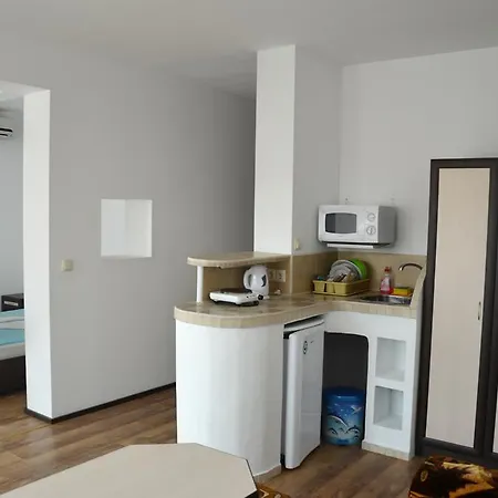 Kani Pensión 3*